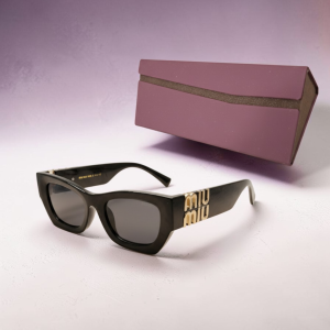 LUNETTES FEMME MIU MIU AVEC ETUI ELEGANT