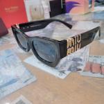LUNETTES FEMME MIU MIU AVEC ETUI ELEGANT